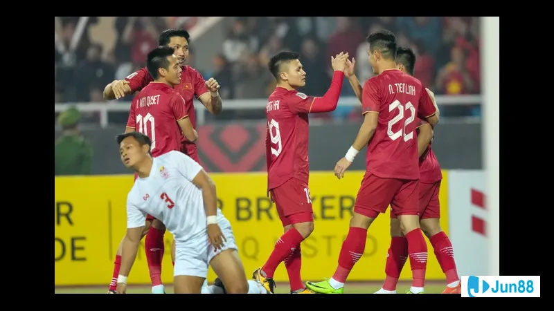 Bình luận bóng đá