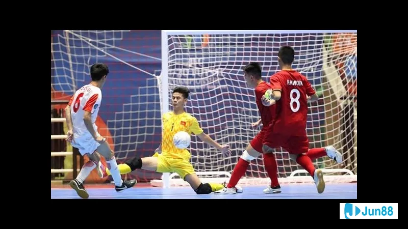 thủ môn đang tập luyện Thủ môn đang tập luyện